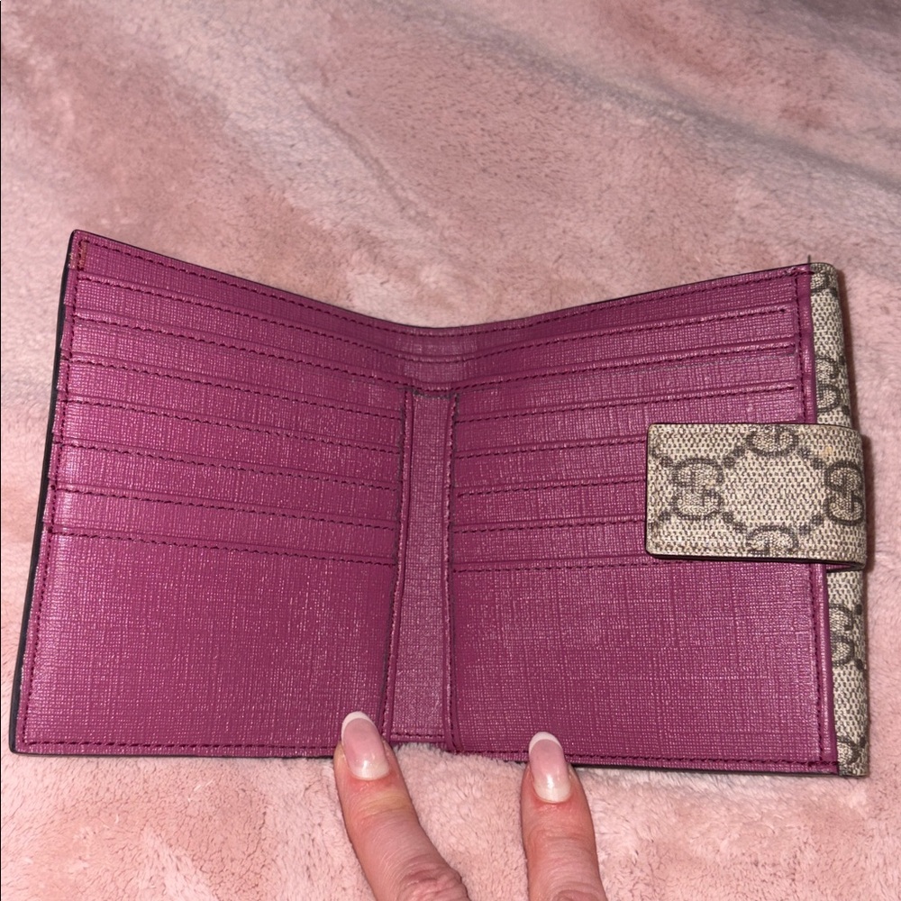 Gucci Beige GG Supreme Foldover Continental Wallet with Gold Charm - Picture 3 of 5